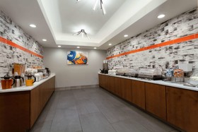 La Quinta Inn & Suites by Wyndham Ft. Myers-Sanibel Gateway