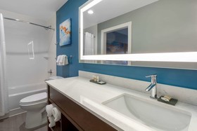 La Quinta Inn & Suites by Wyndham Ft. Myers-Sanibel Gateway
