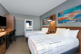 La Quinta Inn & Suites by Wyndham Ft. Myers-Sanibel Gateway