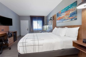 La Quinta Inn & Suites by Wyndham Ft. Myers-Sanibel Gateway