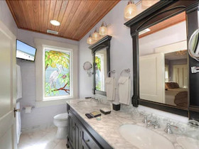 The Hibiscus House Bed and Breakfast