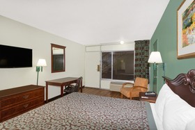 Travelodge by Wyndham Fort Myers North
