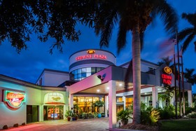 Doubletree by Hilton Fort Myers at Bell Tower Shops