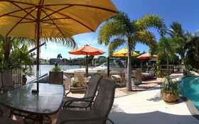 Manatee Bay Inn