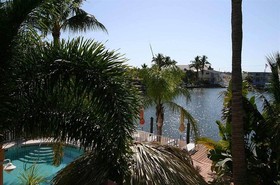 Manatee Bay Inn