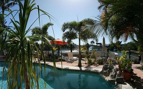 Manatee Bay Inn
