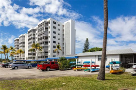 Marina Towers & Yacht Club