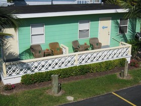 The Holiday Court Motel