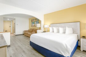 Hutchinson Island Plaza Hotel & Suites