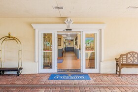 Hutchinson Island Plaza Hotel & Suites