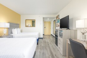 Hutchinson Island Plaza Hotel & Suites