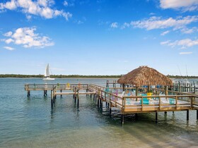 Hutchinson Island Plaza Hotel & Suites