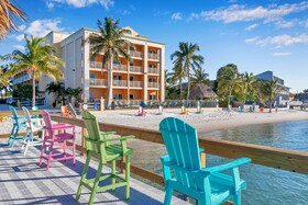 Hutchinson Island Plaza Hotel & Suites