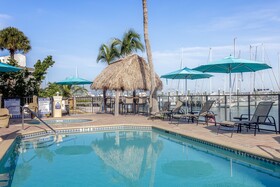 Hutchinson Island Plaza Hotel & Suites
