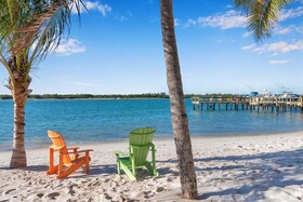 Hutchinson Island Plaza Hotel & Suites