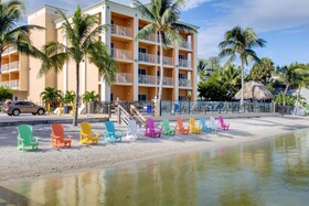 Hutchinson Island Plaza Hotel & Suites