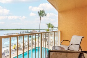 Hutchinson Island Plaza Hotel & Suites