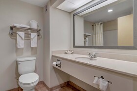 Hutchinson Island Plaza Hotel & Suites