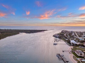 Hutchinson Island Plaza Hotel & Suites