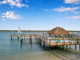 Hutchinson Island Plaza Hotel & Suites