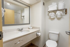 Hutchinson Island Plaza Hotel & Suites