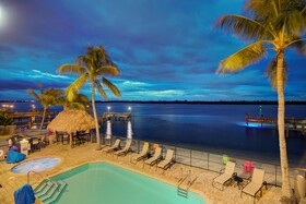 Hutchinson Island Plaza Hotel & Suites