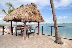 Hutchinson Island Plaza Hotel & Suites