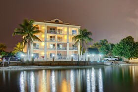 Hutchinson Island Plaza Hotel & Suites