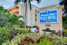 Hutchinson Island Plaza Hotel & Suites