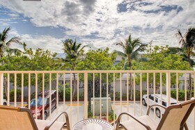 Hutchinson Island Plaza Hotel & Suites