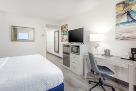 Hutchinson Island Plaza Hotel & Suites