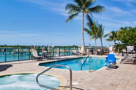Hutchinson Island Plaza Hotel & Suites