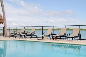 Hutchinson Island Plaza Hotel & Suites