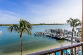 Hutchinson Island Plaza Hotel & Suites
