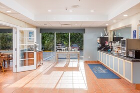 Hutchinson Island Plaza Hotel & Suites