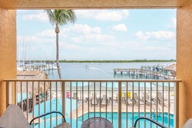 Hutchinson Island Plaza Hotel & Suites