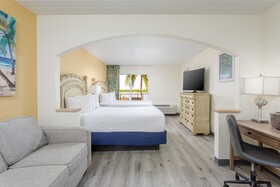 Hutchinson Island Plaza Hotel & Suites