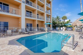 Hutchinson Island Plaza Hotel & Suites