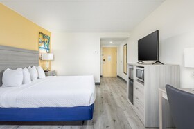 Hutchinson Island Plaza Hotel & Suites