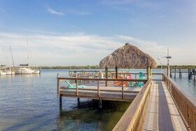 Hutchinson Island Plaza Hotel & Suites