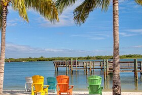 Hutchinson Island Plaza Hotel & Suites