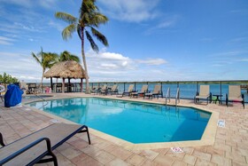 Hutchinson Island Plaza Hotel & Suites