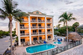 Hutchinson Island Plaza Hotel & Suites