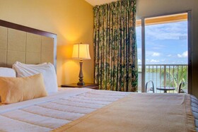 Hutchinson Island Plaza Hotel & Suites