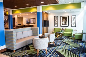 Holiday Inn Express & Suites Gainesville I-75