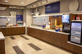 Holiday Inn Express & Suites Gainesville I-75