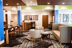 Holiday Inn Express & Suites Gainesville I-75