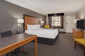 Days Inn by Wyndham Gainesville University I-75
