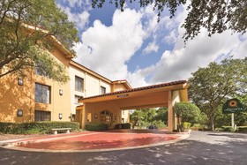 Days Inn by Wyndham Gainesville University I-75