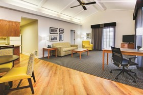 Days Inn by Wyndham Gainesville University I-75